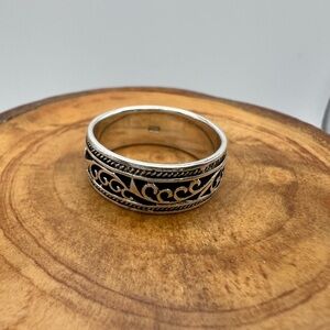 Silver 925 scrollwork design ring - size 6.75